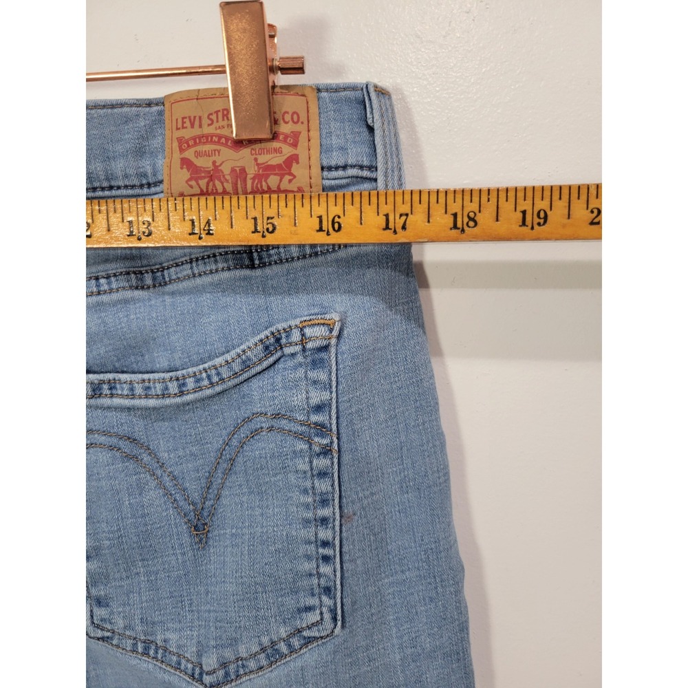 Levi's Womens Boyfriend Jeans Light Wash Blue Cropped Relaxed Fit Size 32 - Picture 5 of 6